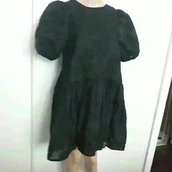 Black baby  doll floral lace dress puff sleeve size medium - Picture 2 of 4